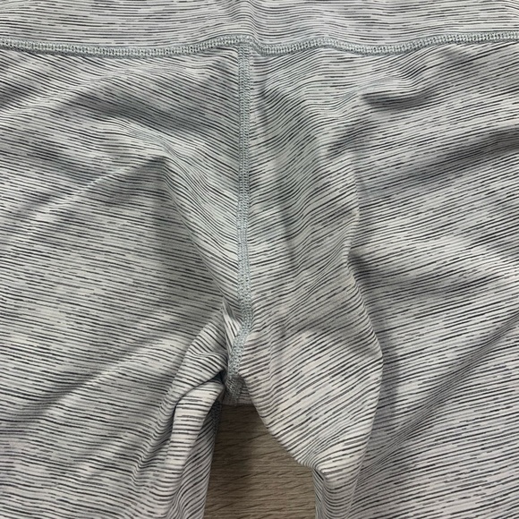 Lululemon Wunder Under Hi-Rise 1/2 Tight (Luxtreme)
Space Ice Grey Alpine White - Picture 10 of 14
